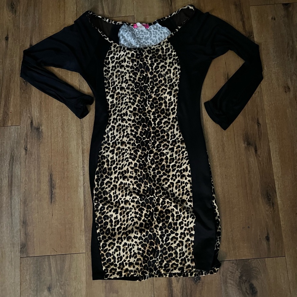 Body central Women’s bodycon Cheetah print dress size XL